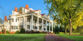 Отель The Twelve Oaks Bed & Breakfast  Ковингтон